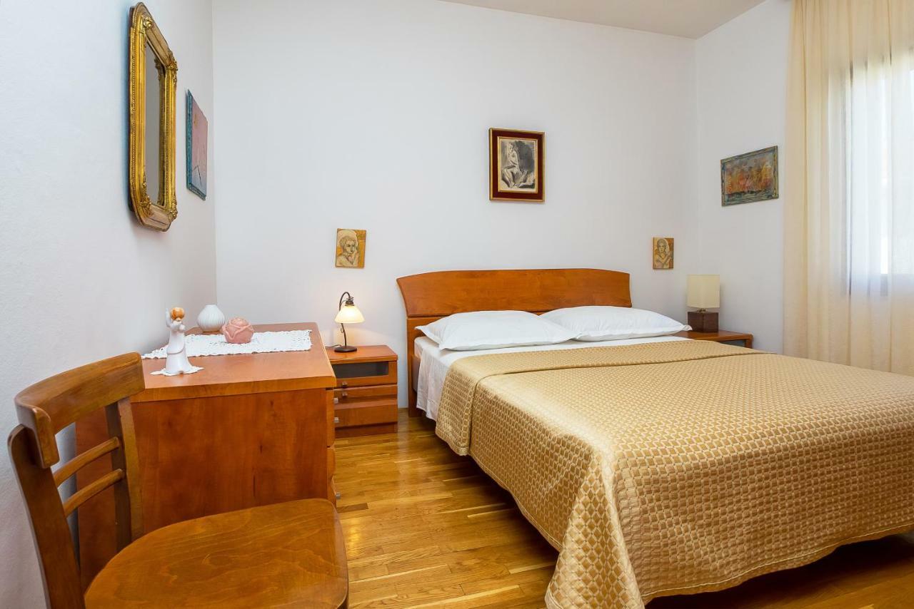 Apartment Olivera Trogir Eksteriør billede