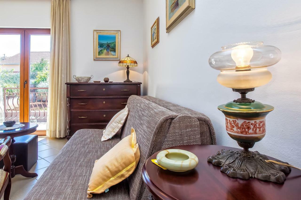 Apartment Olivera Trogir Eksteriør billede